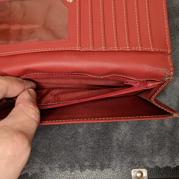 Kenneth Cole Genuine Leather Woman's clutch Wallet - Picture 6 of 16